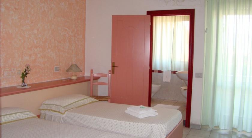 Hotel S'Ustiarvu- Nuova Gestione Cala Liberotto Exterior foto