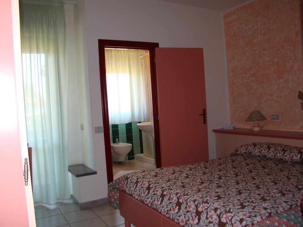 Hotel S'Ustiarvu- Nuova Gestione Cala Liberotto Exterior foto