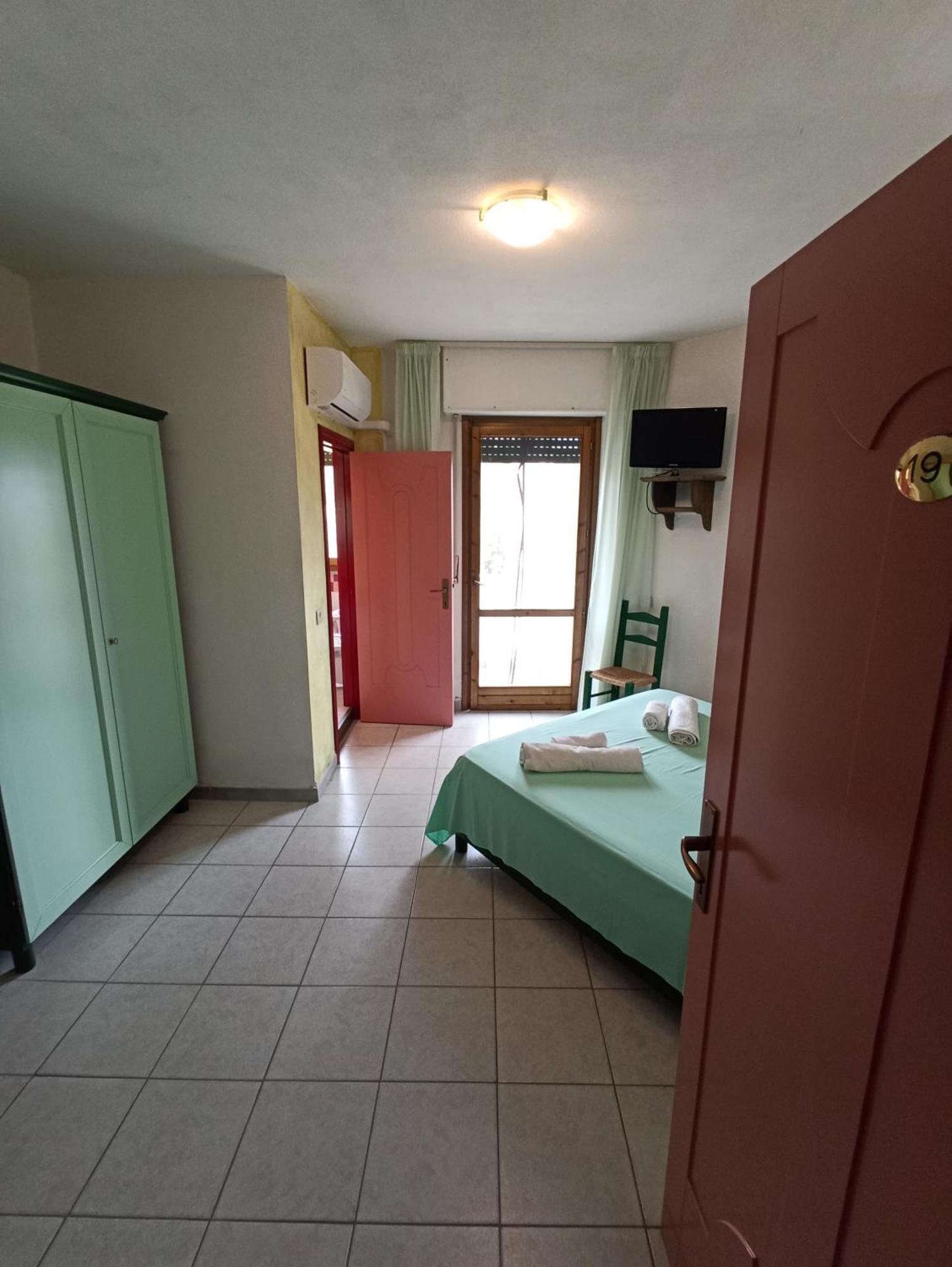 Hotel S'Ustiarvu- Nuova Gestione Cala Liberotto Exterior foto