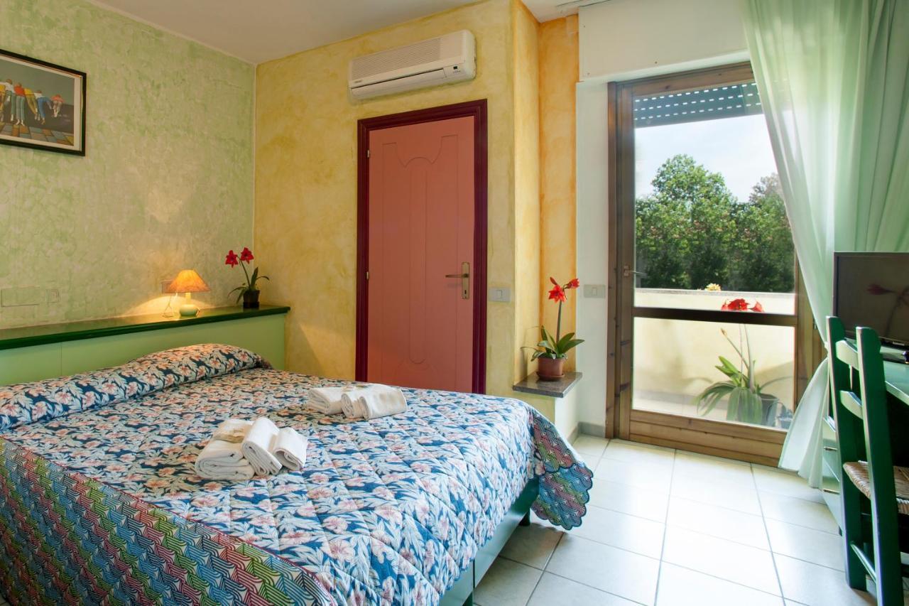 Hotel S'Ustiarvu- Nuova Gestione Cala Liberotto Exterior foto