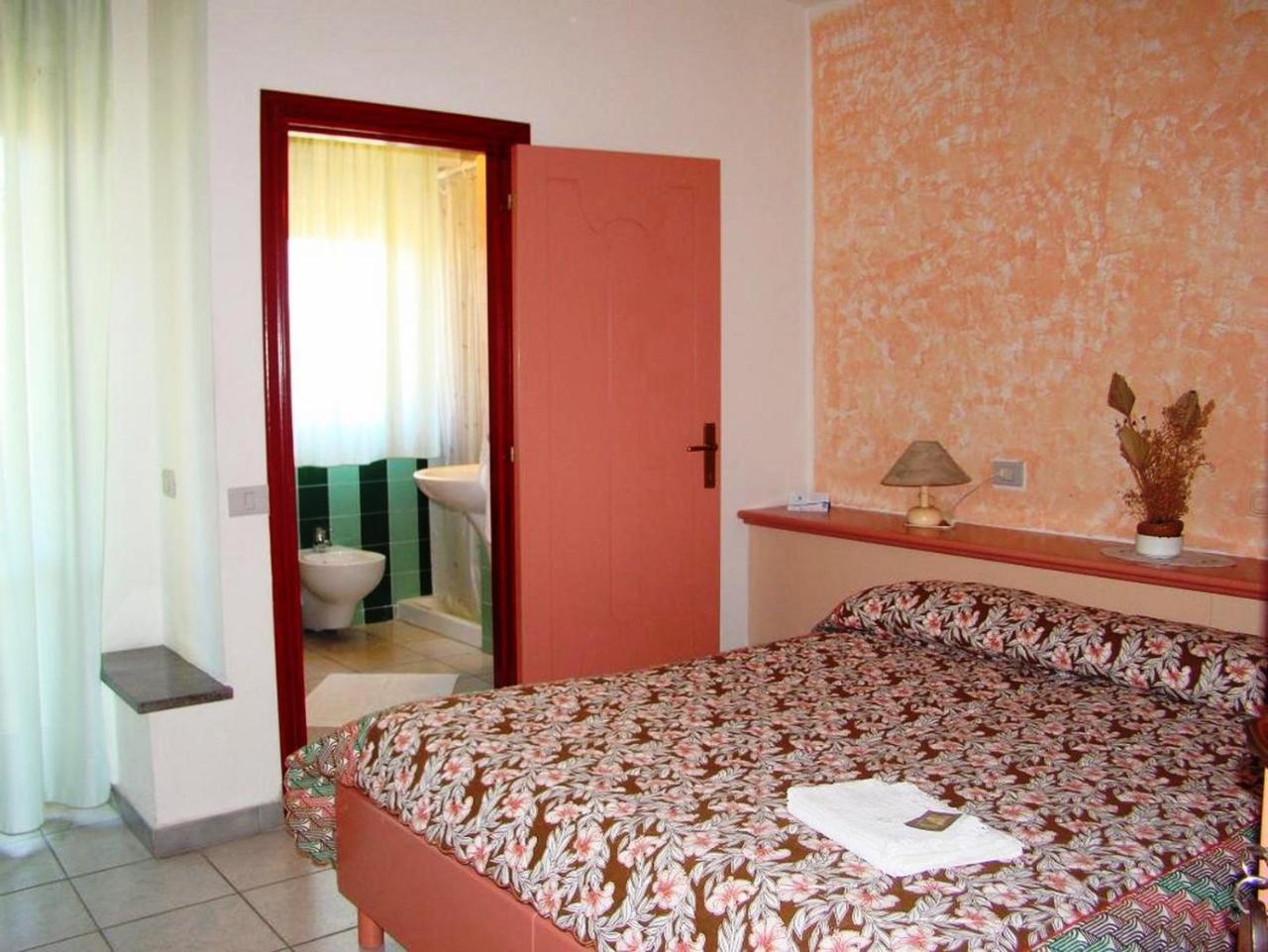 Hotel S'Ustiarvu- Nuova Gestione Cala Liberotto Exterior foto