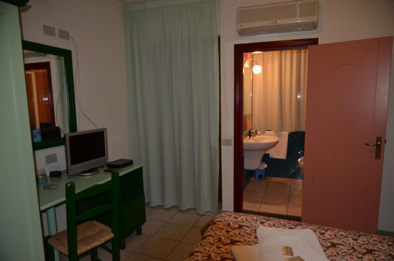 Hotel S'Ustiarvu- Nuova Gestione Cala Liberotto Exterior foto